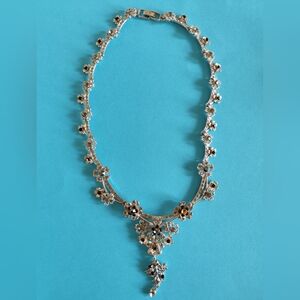 Silver tone necklace